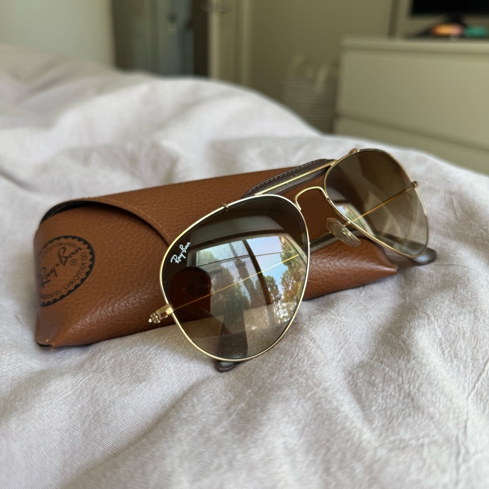 Ray ban aviator sunglasses